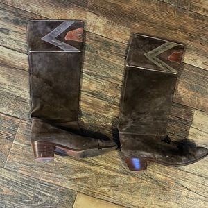 Retro heeled suede boots size 7 narrow